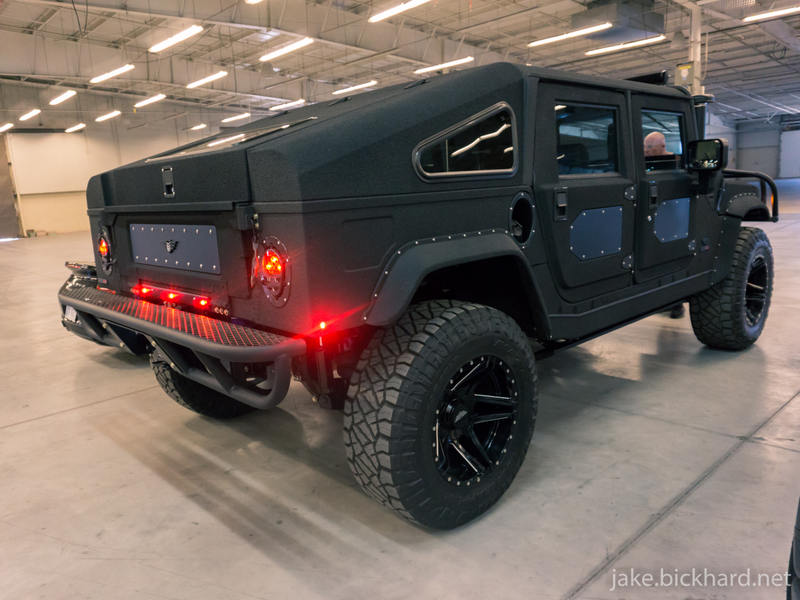 Illustration for article titled Neat thing: Mil-Spec Hummer H1 (also 911 Turbo and TT Huracan)